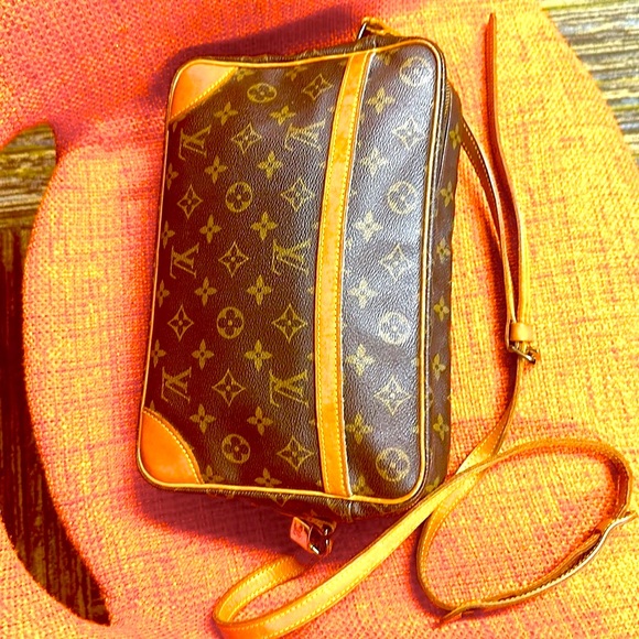 WOW POSHMARK Authentic Louis Vuitton GM Crossbody Bag = FESTIVAL & CONCERT TIME - Picture 7 of 15